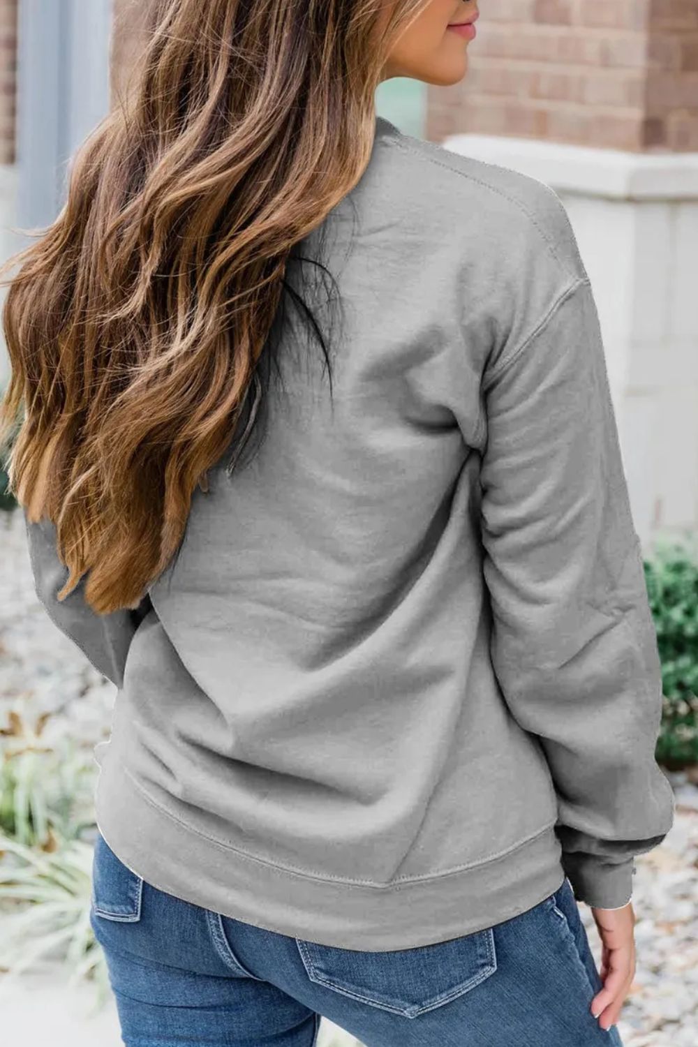 CASSEROLE Letter Graphic Round Neck Long Sleeve Sweatshirt
